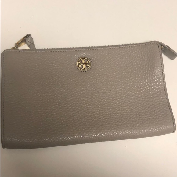 Tory Burch Clutch! - Picture 1 of 3